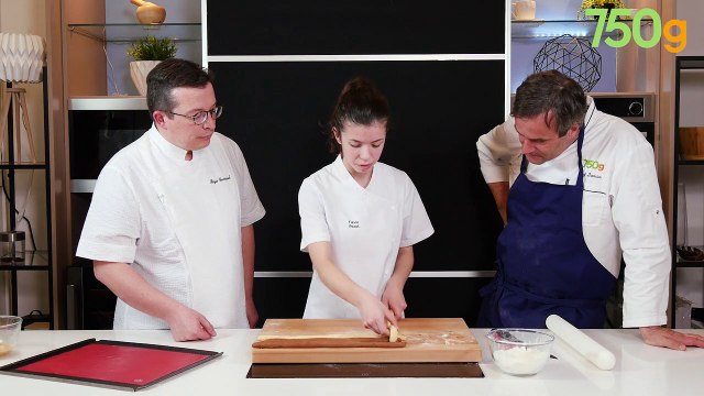 Joli façonnage de brioche tressée au chocolat