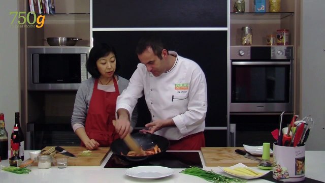 Crevettes sautées sauce rouge