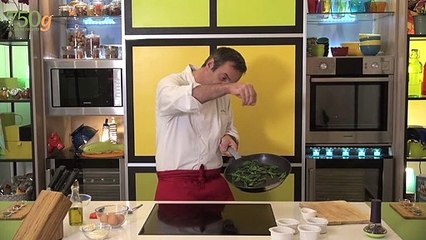 Video herunterladen: Oeufs cocotte aux épinards