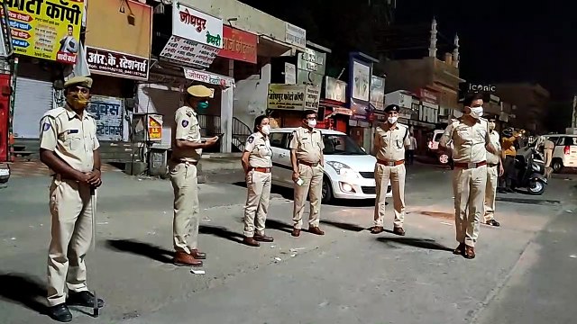 एक घंटे शहर की सडक़ें जाम, आठ बजे पसरा सन्नाटा