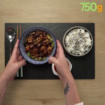 Petits poulpes rôtis à la sauce pimentée et légumes sautés