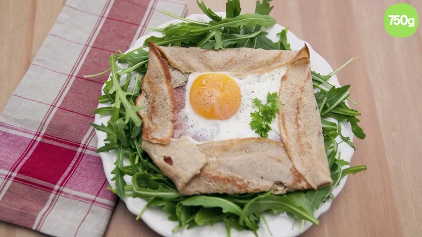 Ref:x80fqt4 La pâte à galettes de blé noir traditionnelle
