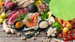Salade tout en saveurs et jeux de textures : avocats, feta, pignons, tomates et olives noires