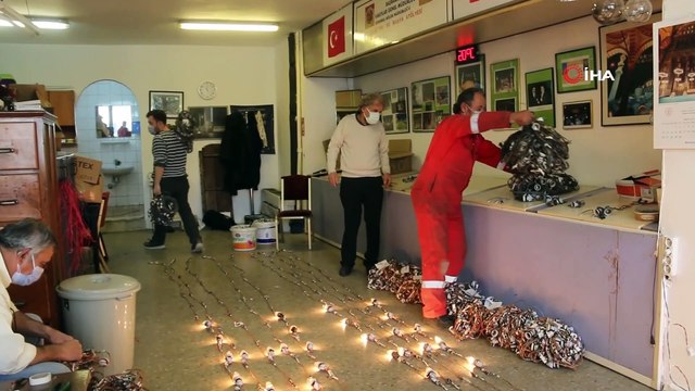 Ramazan Ayının Müjdecisi Mahyalar, Camileri Süslüyor