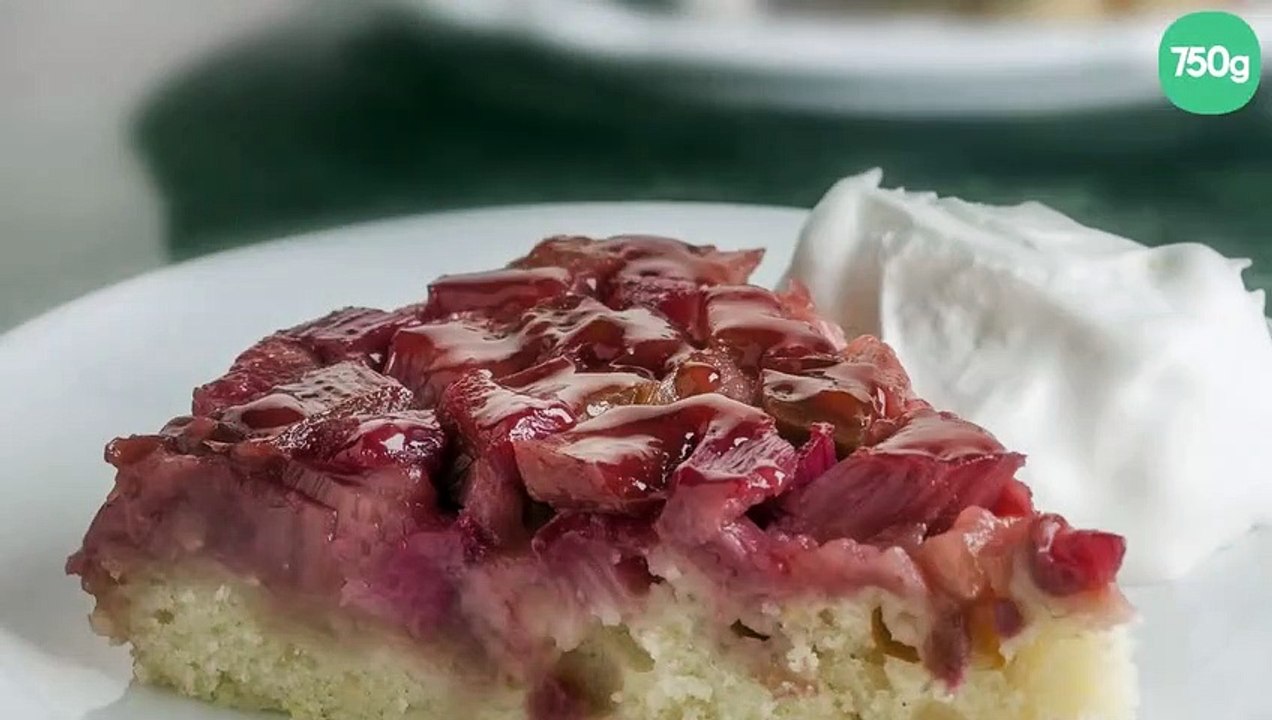 Gâteau renversé à la rhubarbe