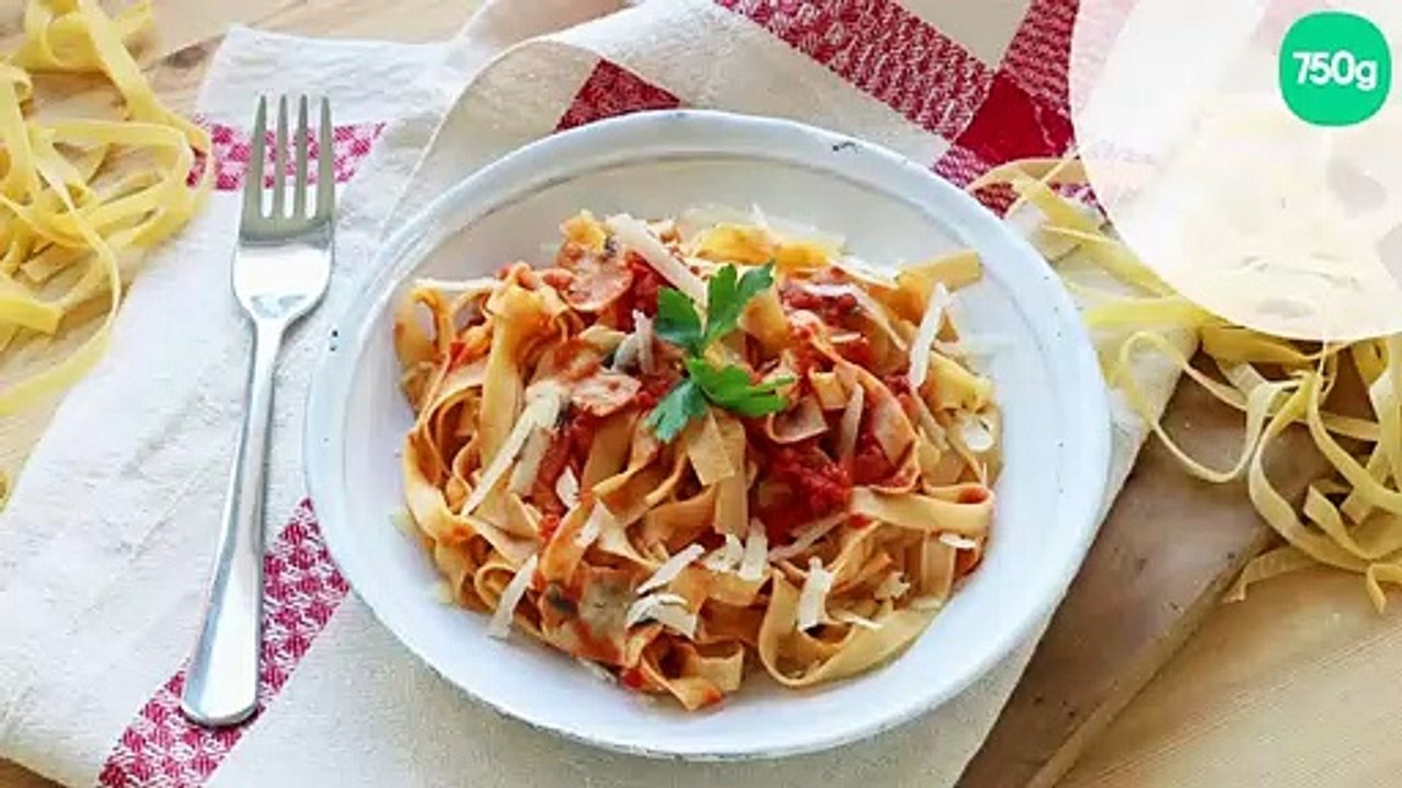Tagliatelles fraîches maison à la sauce tomate