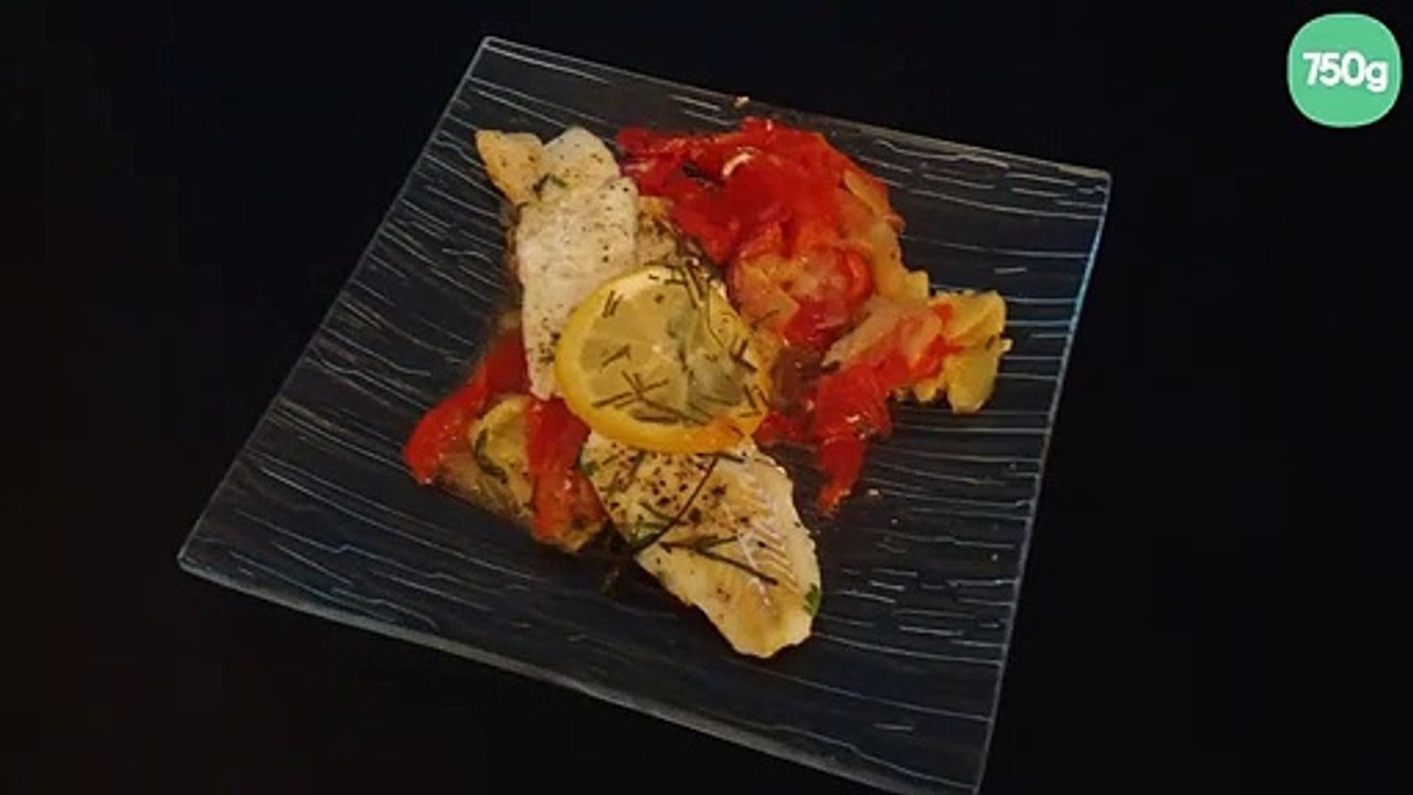 Filet de cabillaud sur lit de courgettes et d'oignons