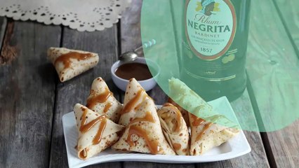 Download Video: Triangles de crêpes aux pommes, sauce caramel au rhum