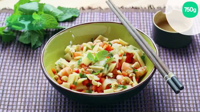 Salade de crevettes, menthe, poivrons et pousses de bambou