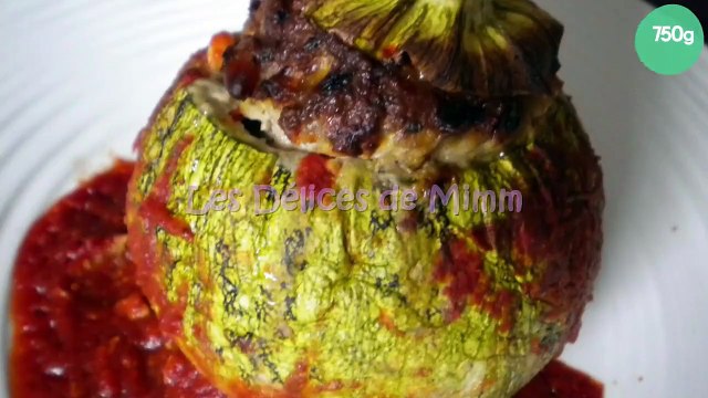 Courgettes rondes farcies à la viande, parmesan et pignons