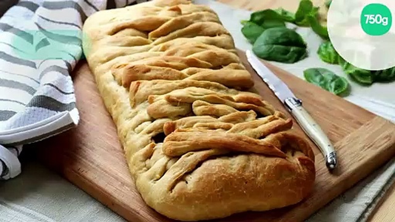 Pizza tressée aux poivrons confits fromage et jambon