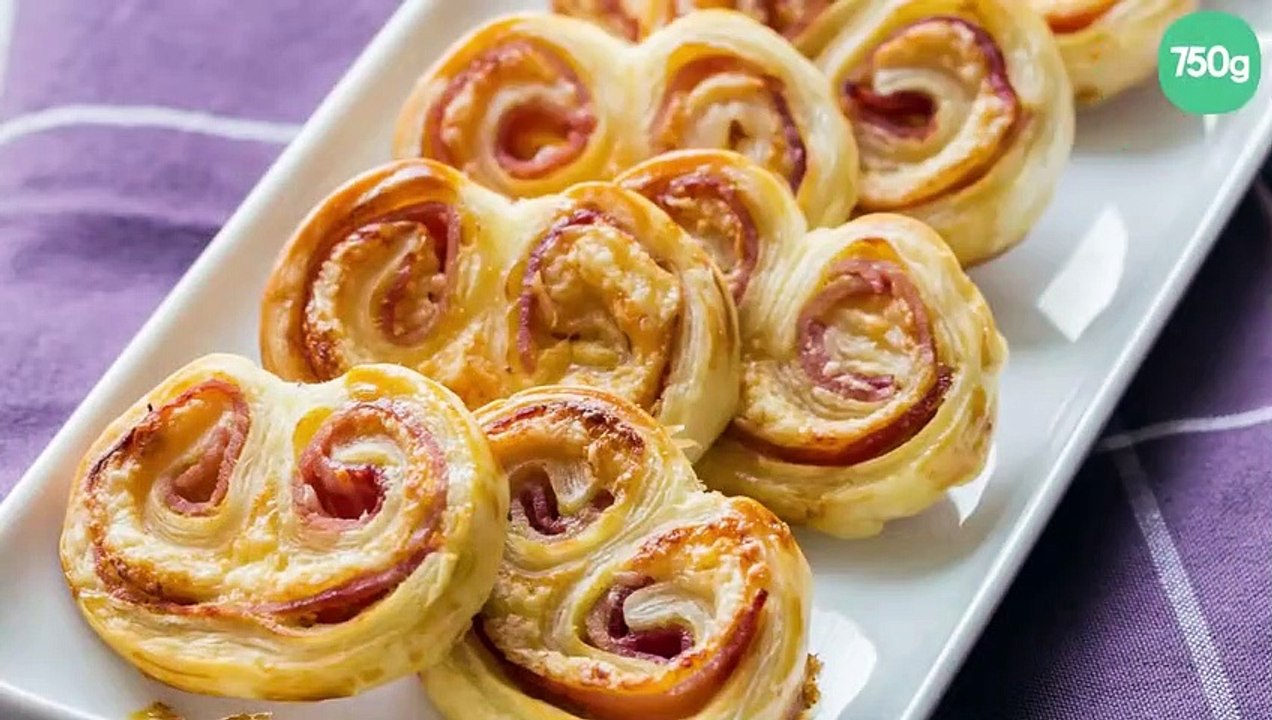Petits feuilletés roulés à la moutarde, jambon et gruyère
