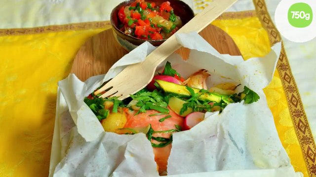 Papillote de saumon aux légumes de printemps, sauce vierge