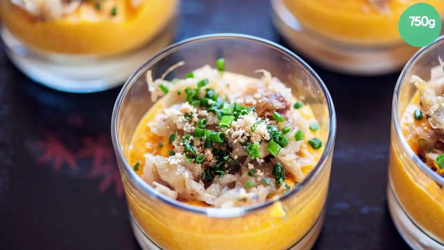 Verrine de mousse de carottes brisure de cacahuète, nage de poireaux caramélisés