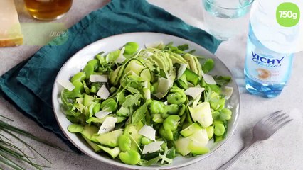 Salade de courgettes, fèves, avocat, roquette et parmesan