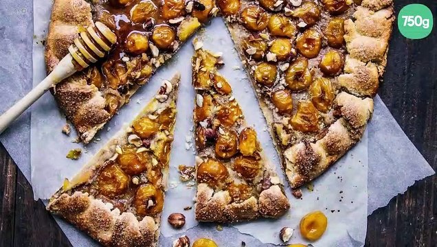 Tarte rustique aux mirabelles, noisettes et miel