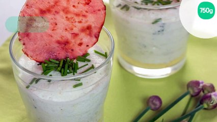 Verrine de mousse de concombre au Chavroux et chips de bacon