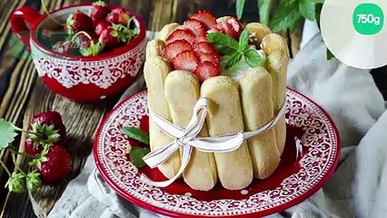 Charlotte aux fraises, sirop de fraises, fromage blanc