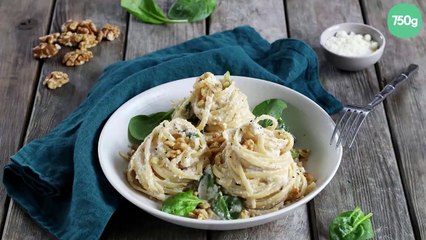 Linguine aux pousses d'épinards et sauce aux noix