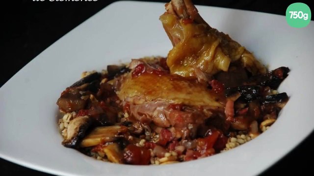 Poulet aux champignons, sauce au vin rouge