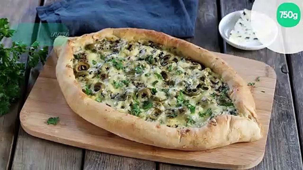 Pide pizza à la Fourme d'Ambert
