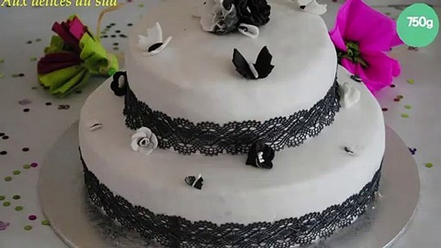 Gâteau à étage noir et blanc pour Julie
