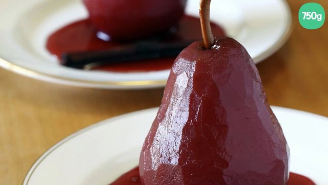 Poires Conférences pochées au vin rouge