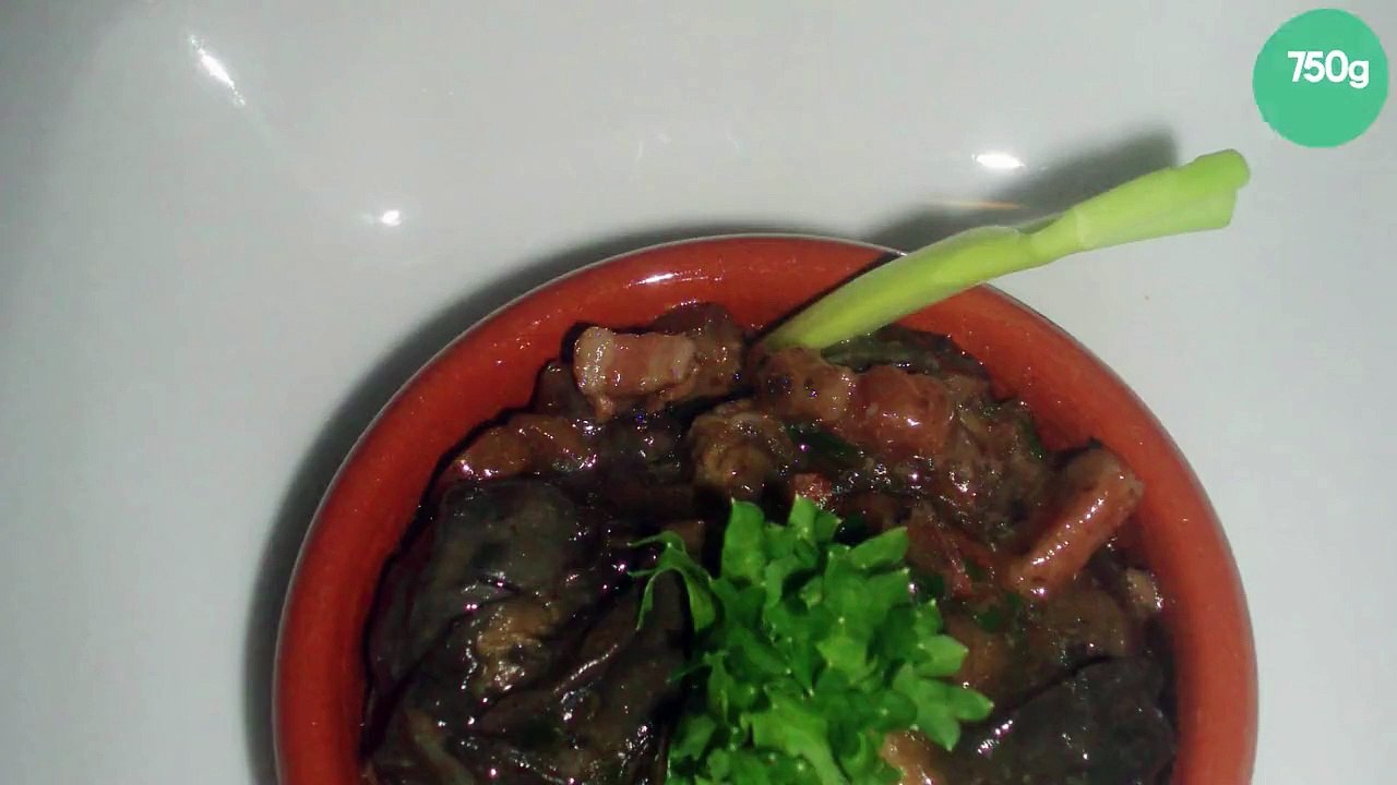Cassolette d'escargots au vin, lardons,et champignons