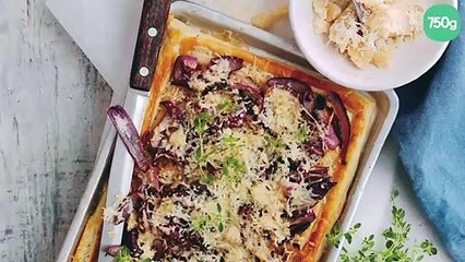 Tarte au Parmigiano Reggiano, thym et oignons rouges