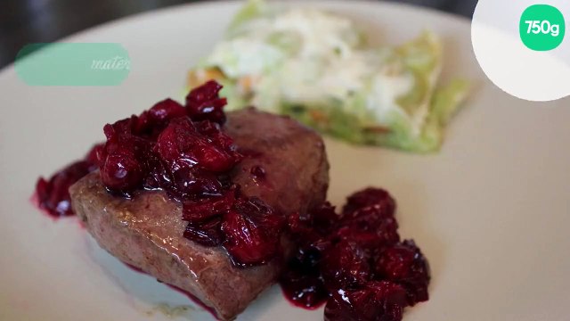 Pavé de cerf sauce aux griottes et gratin de ravioles aux girolles et au chèvre