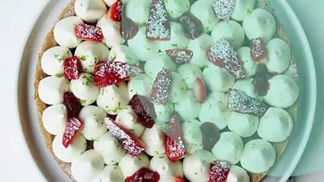 Dessert aux fraises, namelaka citron vert, chantilly mascarpone-pistache sur sablé breton