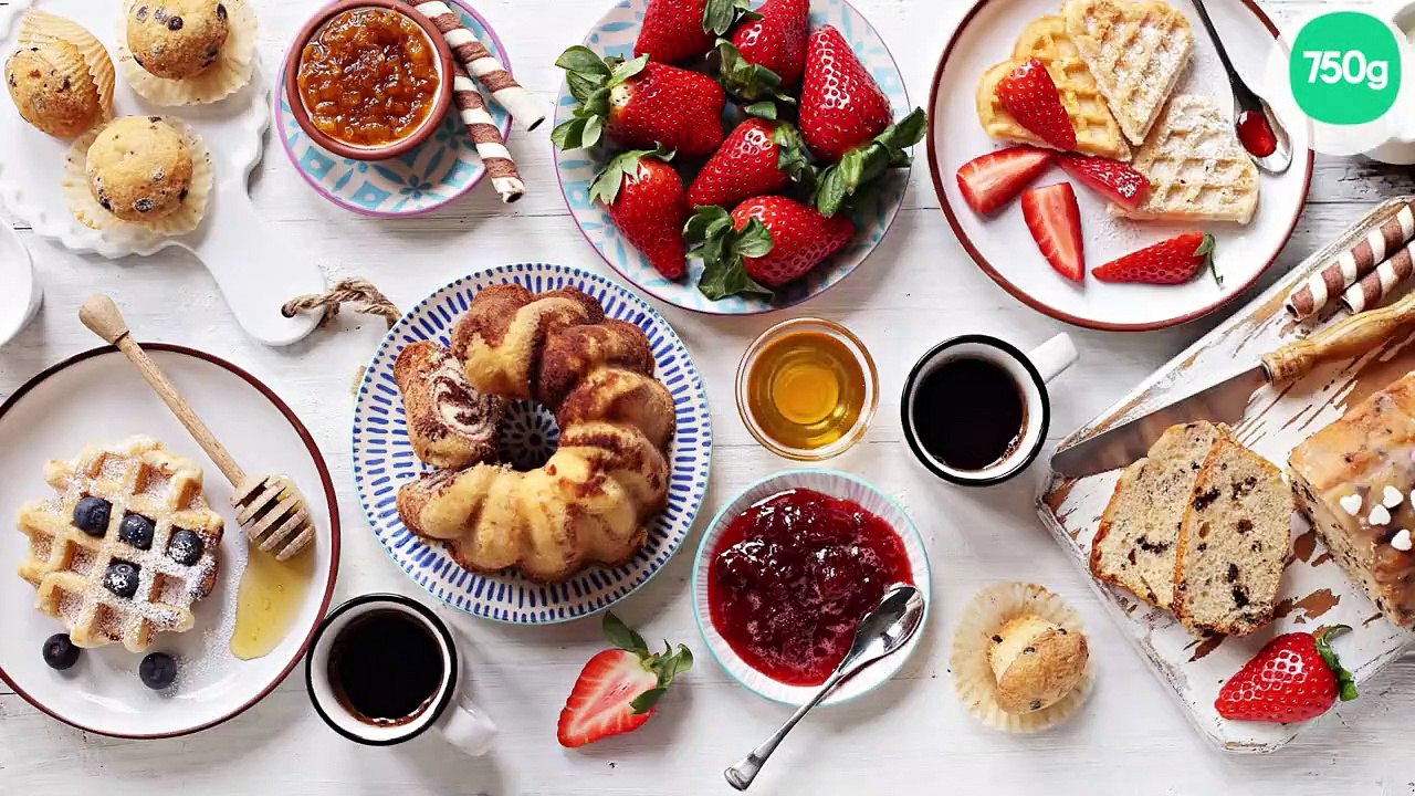 Pains aux raisins fourrés à la crème pâtissière et aux pommes caramélisées