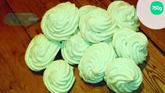 Petites meringues colorées