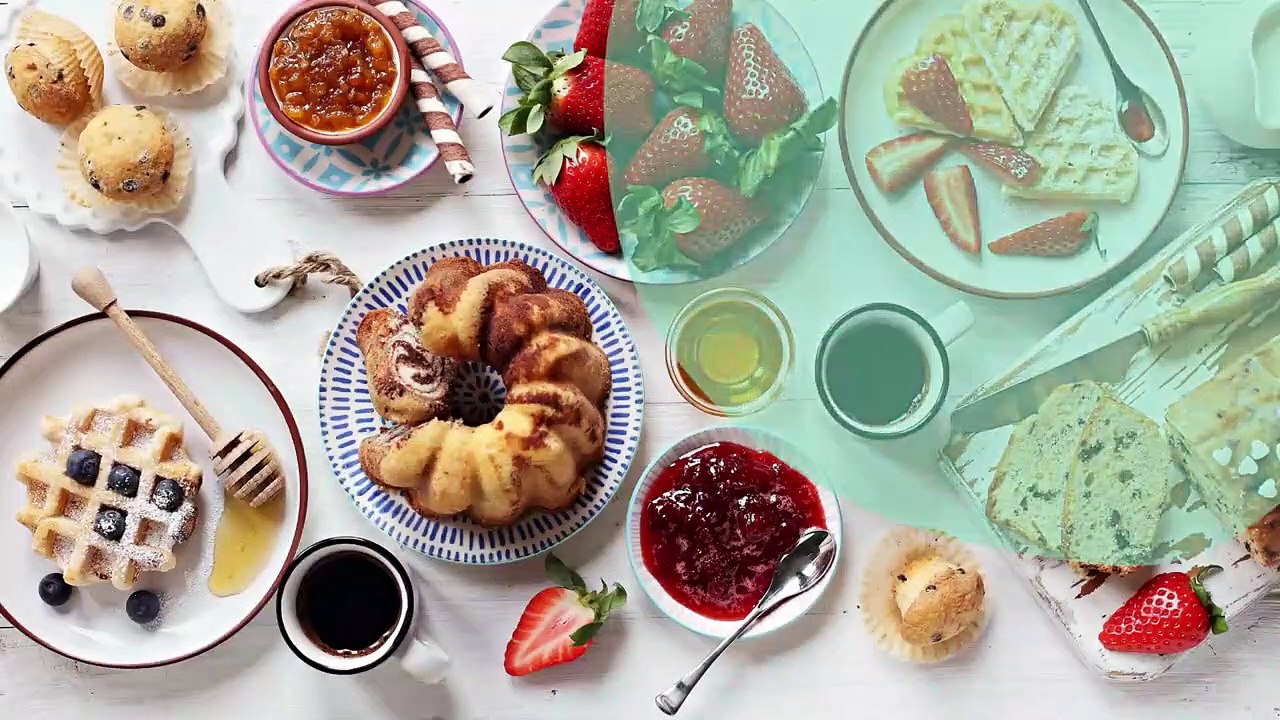Nuage de fraises sur génoise