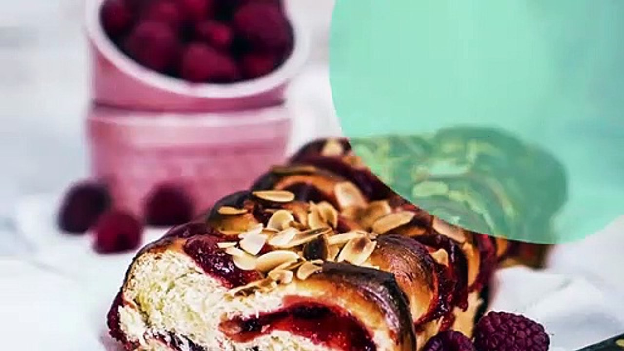 Brioche roulée aux framboises