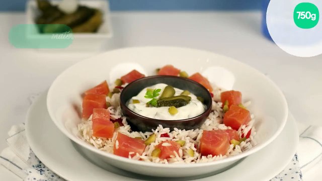 Méli-mélo de riz basmati au saumon, sauce au fromage blanc et aux cornichons