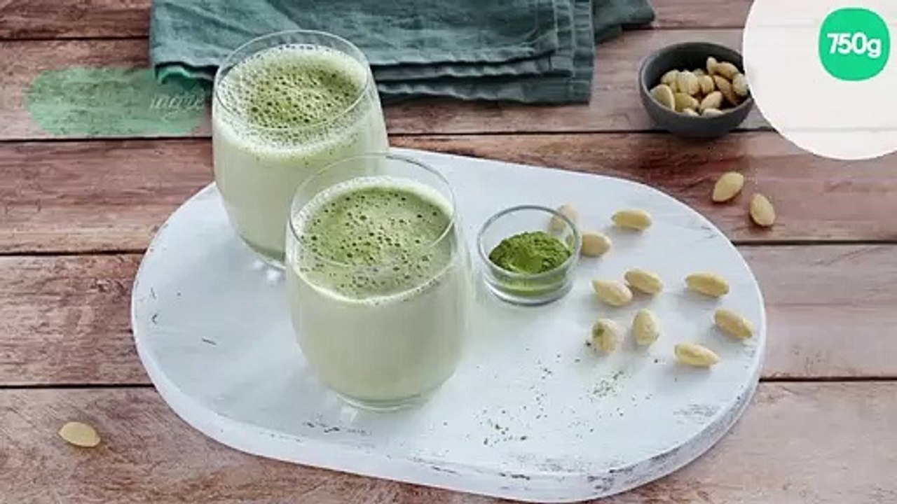 Matcha latté au lait d'amandes