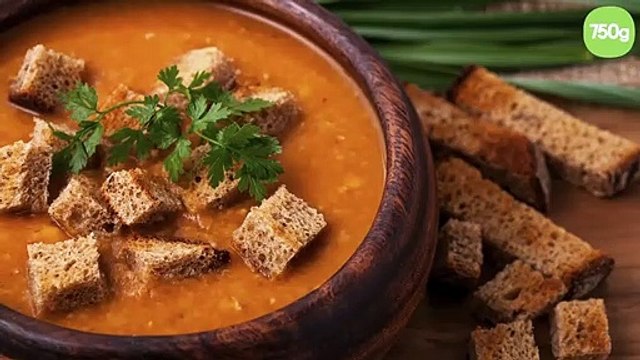 Soupe de lentilles corail et ses croûtons de pain complet