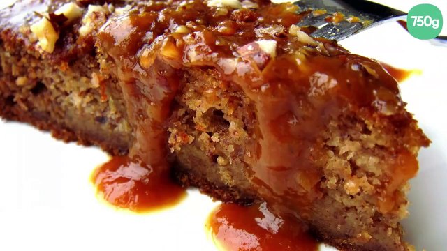 Gâteau moelleux à la banane, noisette, et caramel de banane