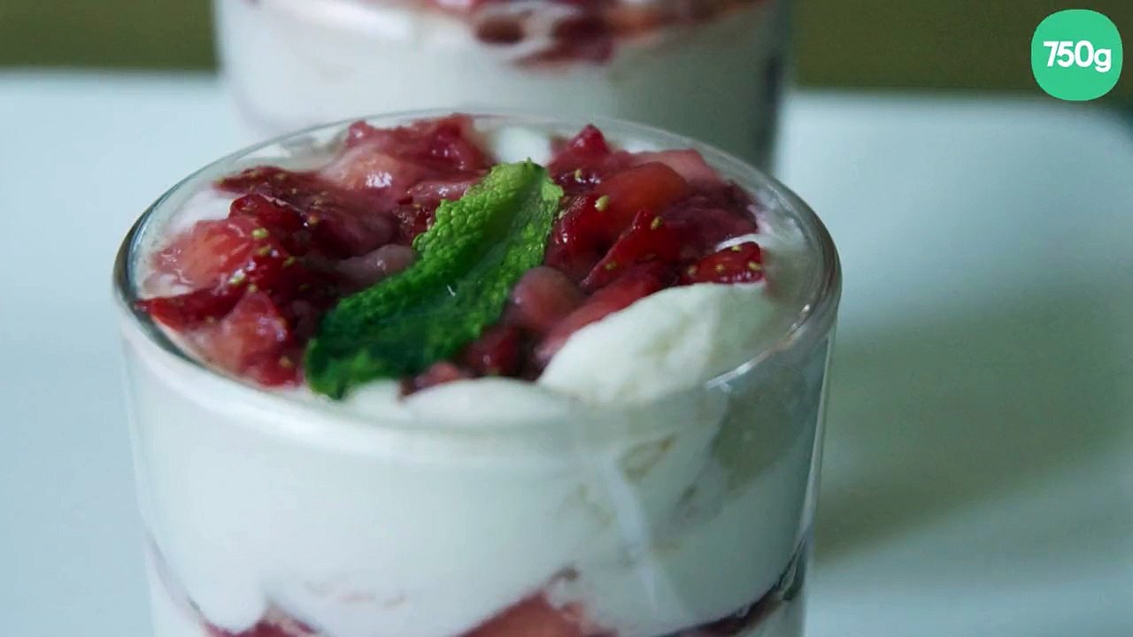 Verrines de ricotta et fraises au coulis de miel