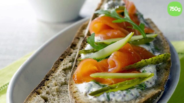 Tartines saumon fumé, aneth au pain de seigle