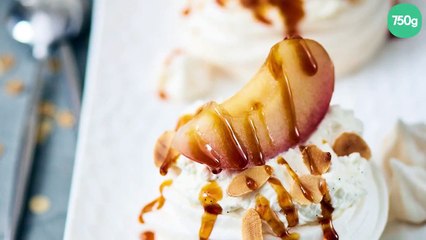 Pavlova à la pomme confite caramel et amandes