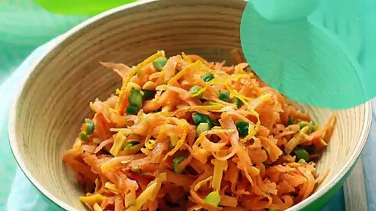 Salade toute orange de carottes râpées, mimolette et orange