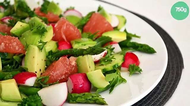 Salade d'asperges, radis et avocat au pamplemousse rose, vinaigrette à l'orange