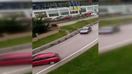 Yağ dökülen yolda araçlar kaydı, kazalar art arda geldi