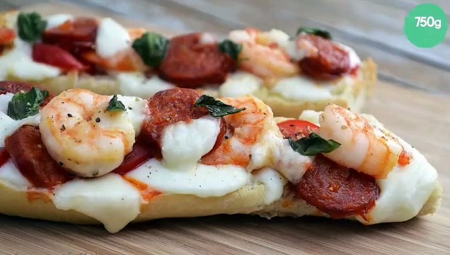 Tartines grillées aux crevettes, chorizo, mozza et tomates cerises