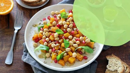 Salade tiède à la courge Butternut, pois chiches, grenade et vinaigrette à l'orange