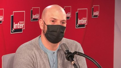Akhenaton : "Ma mère était une militante, au Parti communiste, à la CGT, j'ai commencé très jeune à aller dans les défilés. Dans sa manière de m'élever, dans les musiques qu'elle me faisait écouter, ça a infusé, ça a donné un certain goût à mon rap."