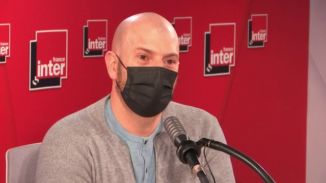 Akhenaton : Ma mère était une militante, au Parti communiste, à la CGT, j'ai commencé très jeune à aller dans les défilés. Dans sa manière de m'élever, dans les musiques qu'elle me faisait écouter, ça a infusé, ça a donné un certain goût à mon rap.