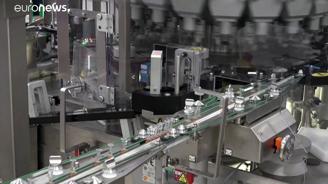 Francia, al via la produzione di vaccini: obiettivo 250 milioni di dosi entro l'anno